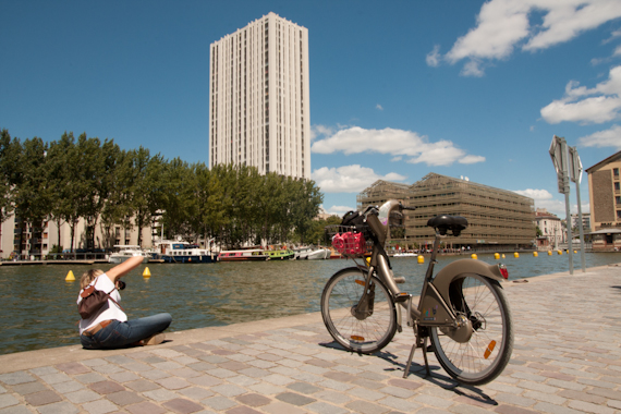 Vélo devant le canal Vélo devant le canal
