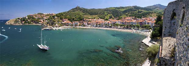 Panoramique sur la plage de Collioure