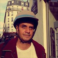 J'aime mon nouveau casque pour faire du vélo en ville