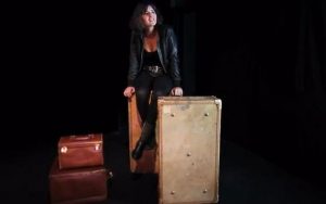 Lire la suite à propos de l’article Blue de et avec Kym Thiriot au théâtre