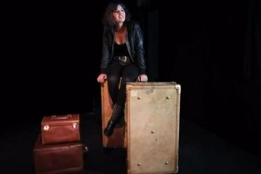 Kym Thiriot dans la pièce Blue