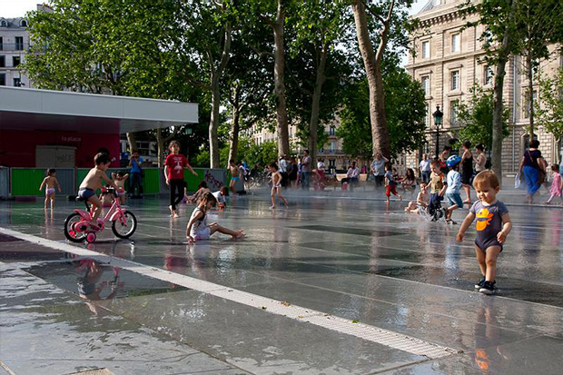 Le miroir d'eau de la place de la République