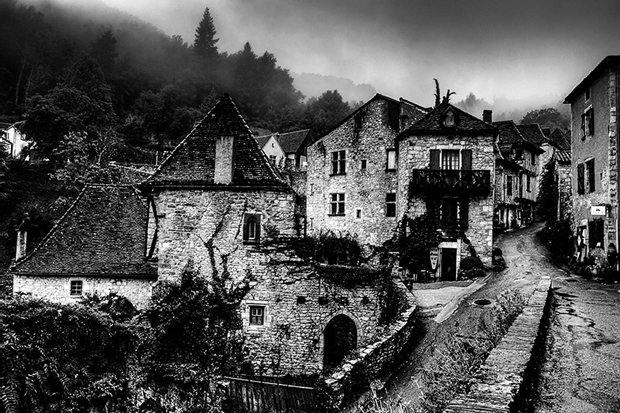 Saint-Cyr-Lapopie sous la pluie