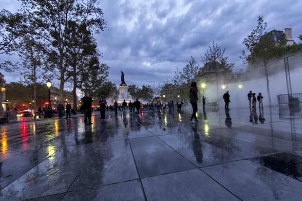 Fujiko Nakaya et ses sculptures de brume place de la République