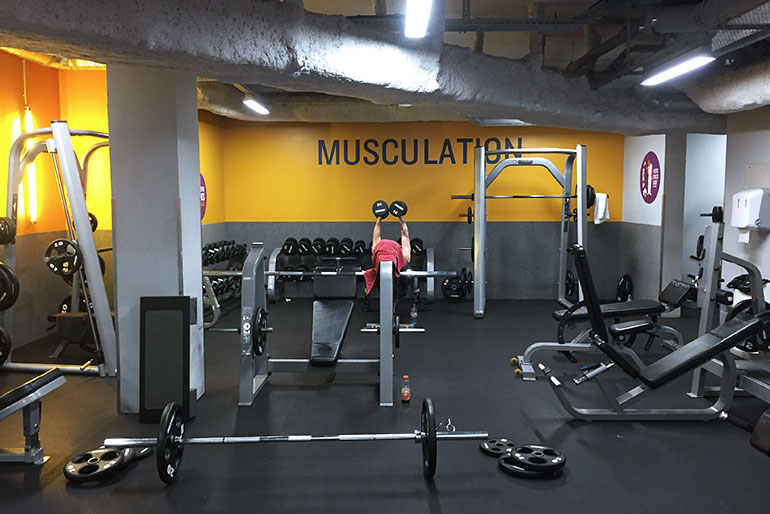 Espace musculation, tôt le matin