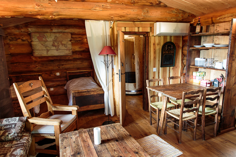 Intérieur d'une cabane