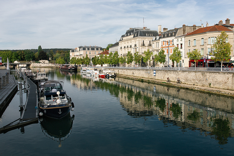 Dans la Ville de Verdun le long de la Meuse
