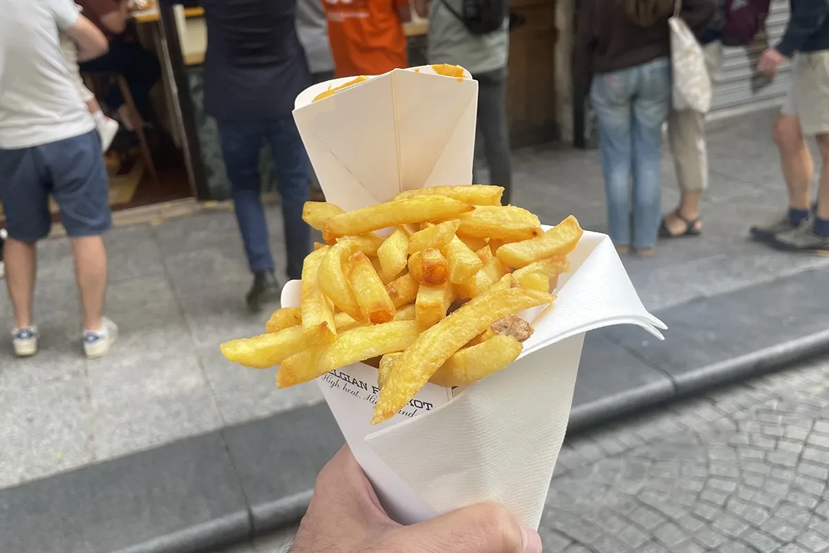 Enfin une vraie friterie belge à Montorgueil : le 140° de Mallory Gabsi